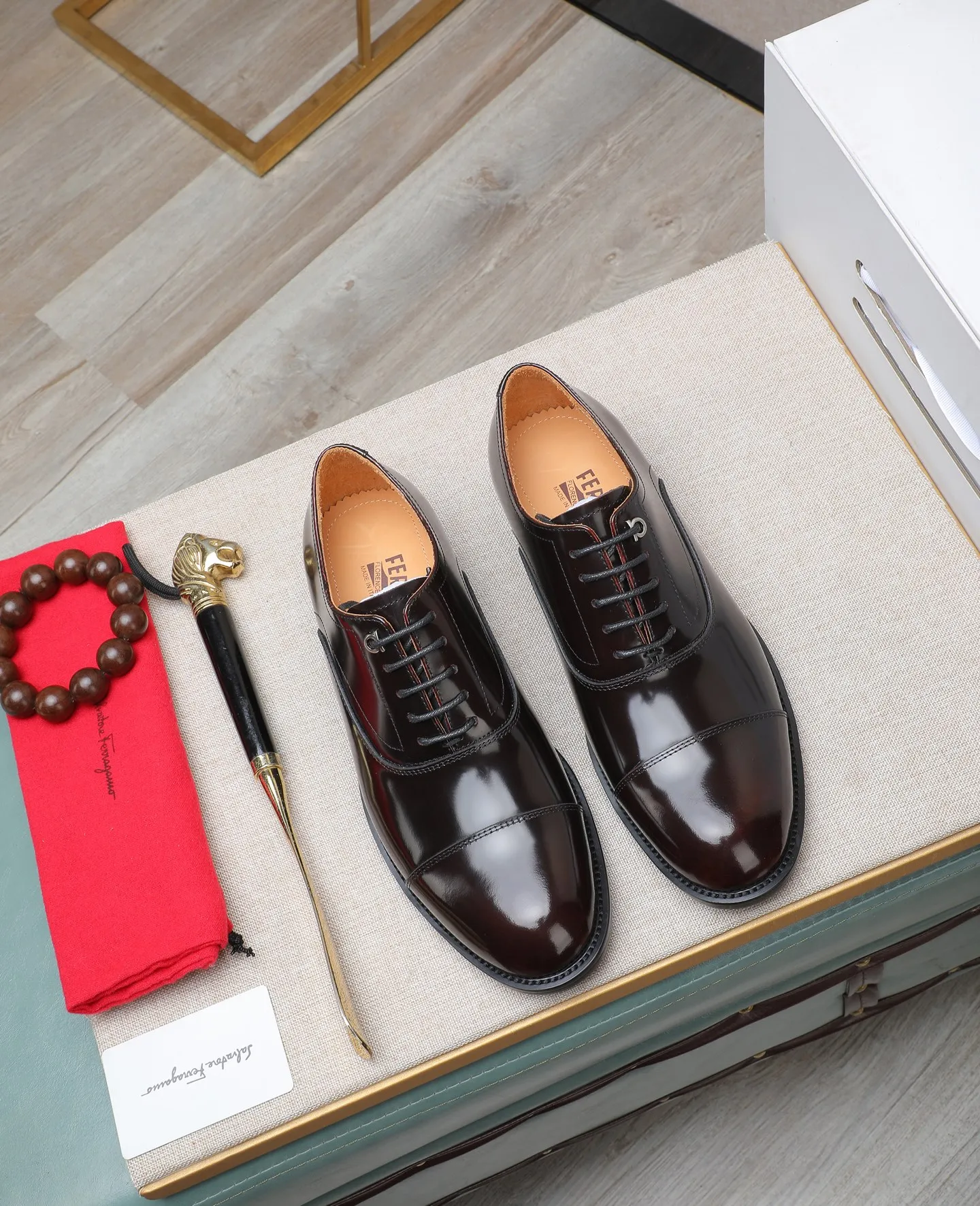 Men's shoes 💰540📛📛 (water-dyed cow lining) Salvatore Ferragamo high-end (Salvatore Ferragamo) is the world's top luxury footwear brand, coming from the fashion kingdom of Italy. It is famous all over the world for its traditional handmade design and novel styles... 🚶🏻🚶🏻New suit shoes are available simultaneously at the counter. This model is made of pure handmade imported Italian calfskin ➕soft water-dyed cowhide lining Original authentic outsole🌀🌀Size: 38➖44 (45 46 customized)